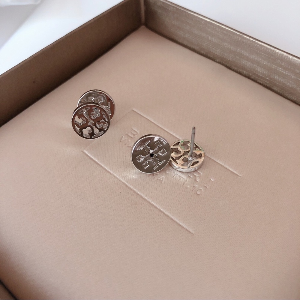 TORY BURCH MILLER STUD EARRING SILVER - Picture 3 of 7